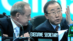 L-R: UNFCCC Executive Secretary Yvo do Boer and UN Secretary-General Ban Ki-moon